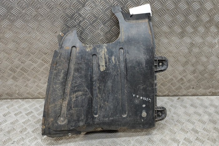 Scut motor st&acirc;nga spate SKODA SUPERB III Estate 3V5 2018 OEM: 3V0825205 23890015