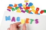 Set litere mari magnetice Lena multicolore 36 piese 3 cm lungime