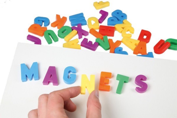 Set litere mari magnetice Lena multicolore 36 piese 3 cm lungime