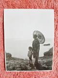 Fotografie, Geo (dr. Litarczek, parintele radiologiei romanesti) si mama sa, pe faleza la Techirghiol 1928