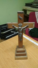 Crucifix lemn - cruce catolica foto