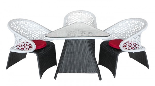 Set TRIADE mobilier terasa, bar masa triunghi cu 2 fotolii din ratan alb negru Raki Set TRIADE mobilier terasa, bar masa triunghi cu 2 fotolii din ratan alb negru Raki