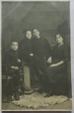 Fotografie tip carte postala, mame cu copii, perioada interbelica