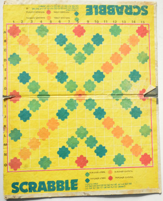 Plansa veche joc romanesc Scrabble perioada RSR , cartonata foto