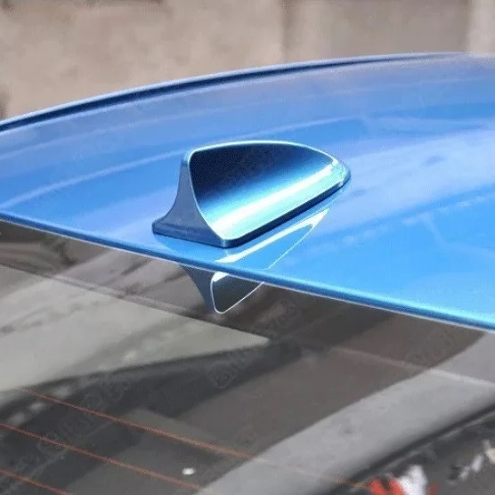 Antena auto activa am - fm tip &quot;shark tail&quot; culoare albastru