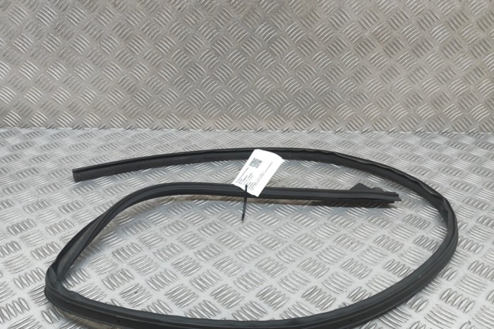 Garnitura ușă st&acirc;nga față TESLA MODEL Y 2023 OEM: 1497677-00-B | 28882914