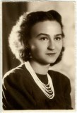 P2936N T&acirc;nără cu mărgele, 1945, București