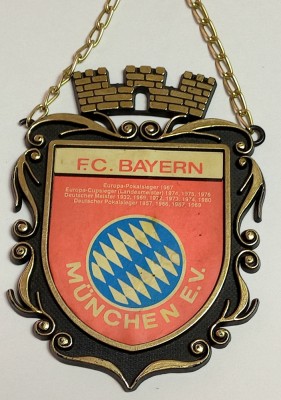 Fanion fotbal - FC BAYERN MUNCHEN (urechiusa din stanga rupta) foto