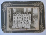Fotografie mare pe carton 245x178 mm 1913:Elevii cls.II școala 28-13 Septembrie