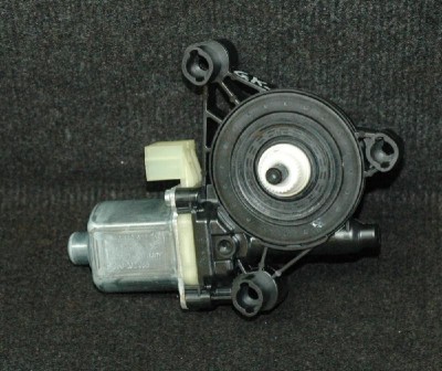 Motor macara geam ușă st&amp;acirc;nga spate AUDI A3 Limousine 8VS, 8VM 2015 OEM: 5Q0959801 | 1967884 foto