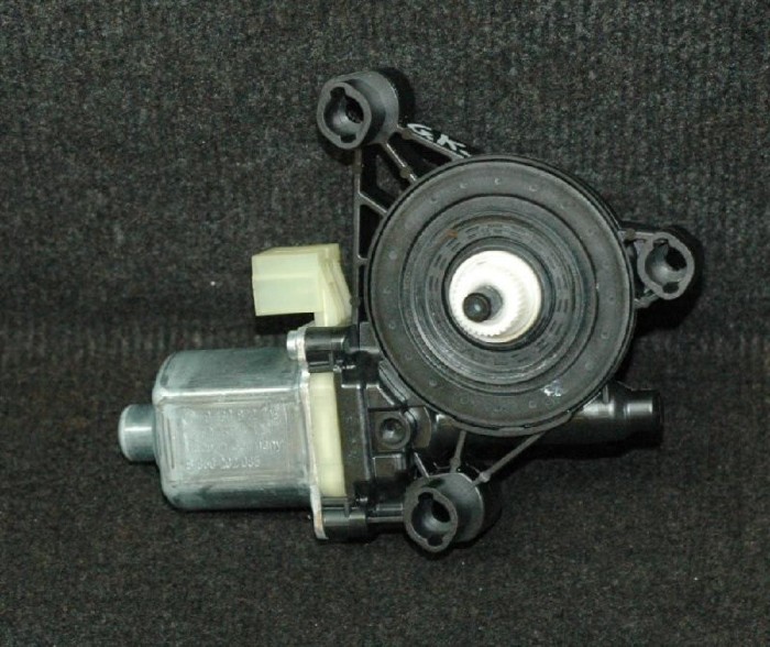Motor macara geam ușă st&acirc;nga spate AUDI A3 Limousine 8VS, 8VM 2015 OEM: 5Q0959801 | 1967884