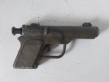 Pistol jucarie veche vintage, plstic si metal, 16x8cm, functional