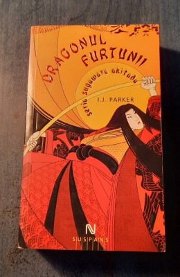 Dragonul furtunii I. J. Parker foto