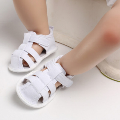Sandalute albe inchise in fata pentru baietei (Marime Disponibila: 3-6 luni foto