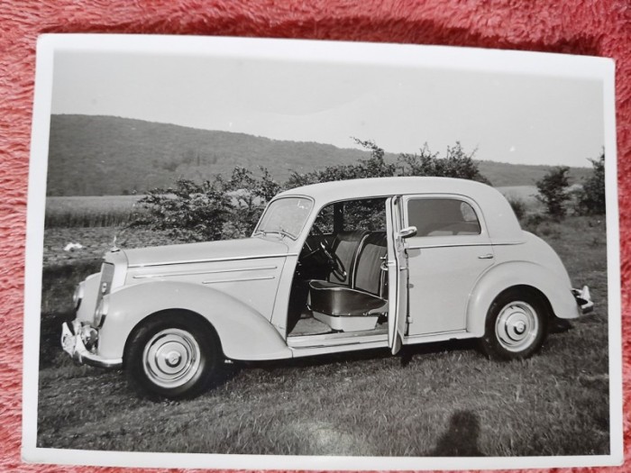 Fotografie tip carte postala, autoturism perioada interbelica