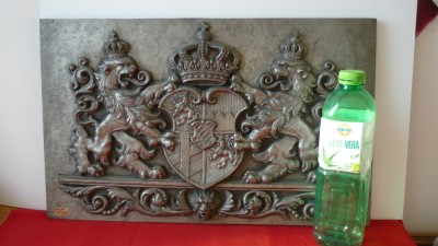 PANOPLIE CU BLAZON REGAL, SEMNAT SI DATAT foto