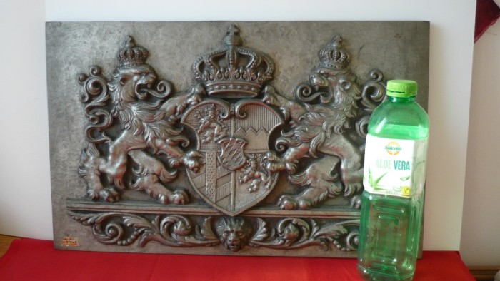 PANOPLIE CU BLAZON REGAL, SEMNAT SI DATAT