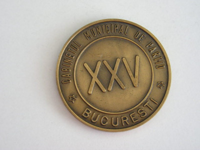 QW1 96 - Medalie - tematica comunism - Cabinetul de partid Bucuresti 25ani 1975 foto