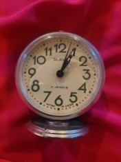 Ceas vechi de masa SLAVA,11 RUBINE USSR,complet metalic,se vinde ca defect pt.a fi reparat,de folosinta sau de colectie