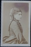 Fotografie tip CDV, femeie cu parul strans si coronita, inceput de secol XX