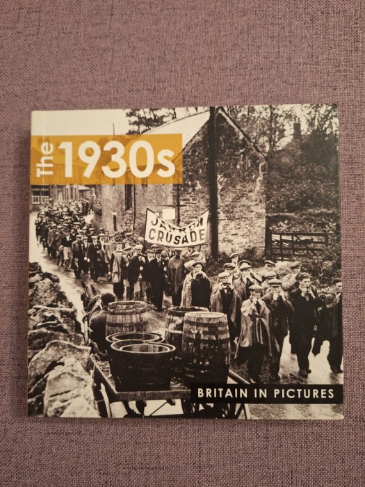 1930s, The (Britain in Pictures) Paperback &ndash; 13 Mar. 2012