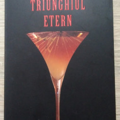 Agatha Christie / Triunghiul etern