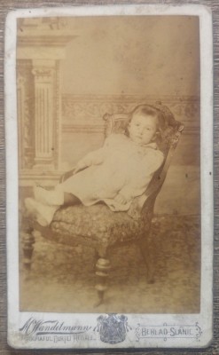 Copil in fotoliu// CDV M. Wandelmann, Berlad-Slanic foto