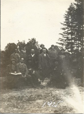 A3919N Lucian Blaga, Caius Brediceanu și membri ai familiei Dobrin, Lugoj, 1925, FOTOGRAFIE MICĂ foto