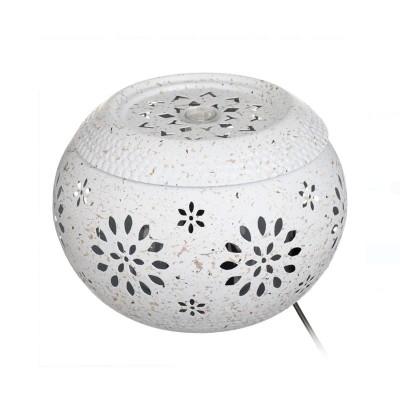 Fantana arteziana decorativa cu baza rotunda de culoare alba si model cu flori perforate foto