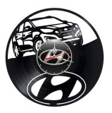 Ceas de perete decorativ realizat din disc de vinil, Model Hyundai Tucson / SUV Auto, Negru, 30 cm