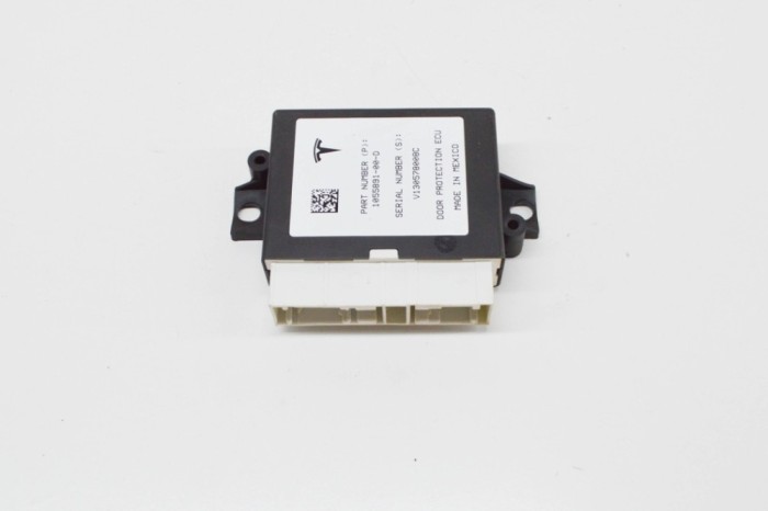 Modul de control ușă st&acirc;nga spate TESLA MODEL X 2020 OEM: 1055891-00-D 21027646