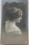Fotografie tip Carte postala tanara cu coc, perioada interbelica