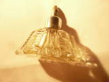 Sticluta veche pt parfum cu capac pt pulverizator , cristal si metal ,h=8cm cu