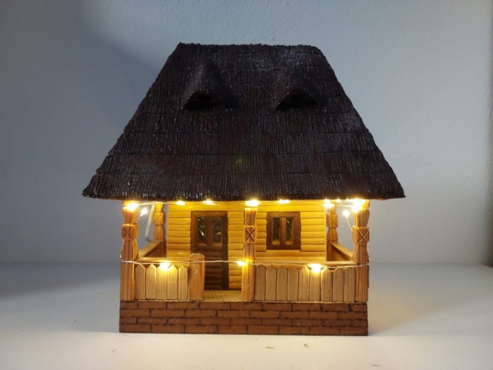 * Macheta casa traditionala lemn artizanat vechi romanesc, Maramures
