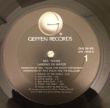 Cumpara ieftin Vinil LP Neil Young &ndash; Landing On Water (G+)