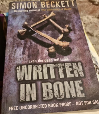 Simon Beckett - Written in Bone foto