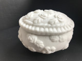 Cutie miniaturala ovala, ceramica alba
