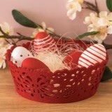 Cos decorativ de Paste din fetru rosu, cu model floral perforat, diametru 17 cm, CMCLASS
