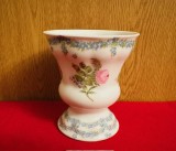 PAHAR/ VAS DIN PORTELAN FIN- DECOR CU TRANDAFIRI SI FLORI DE NU-MA-UITA H11cm