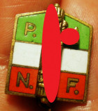 I.909 INSIGNA ITALIA FASCISTA PNF MILANO CASTELLI GEROSA 19/15mm, email, Europa