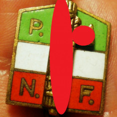 I.909 INSIGNA ITALIA FASCISTA PNF MILANO CASTELLI GEROSA 19/15mm, email