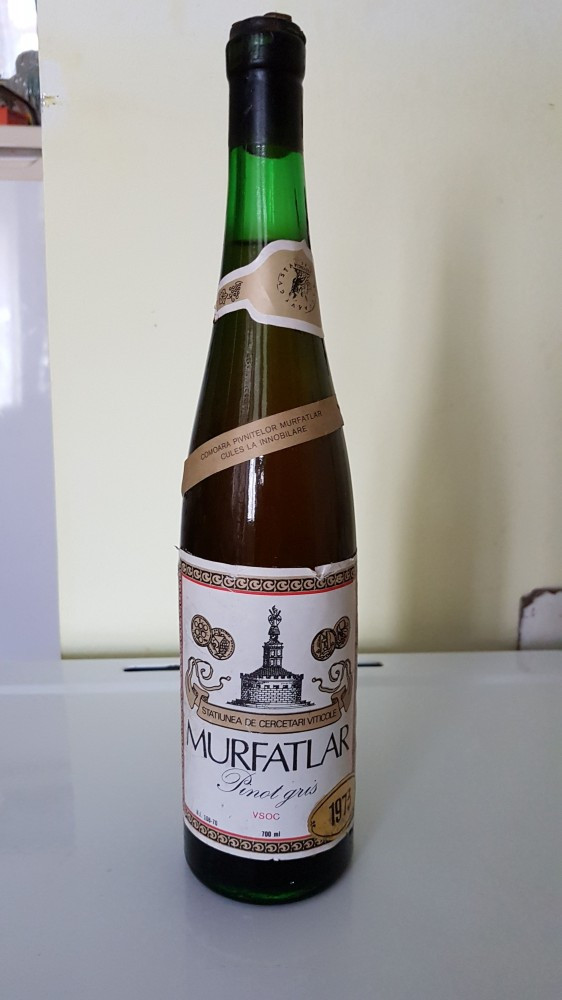 Sticla de vin Murfatlar Pinot Gris 1973,cu o vechime de 46 ani | arhiva  Okazii.ro