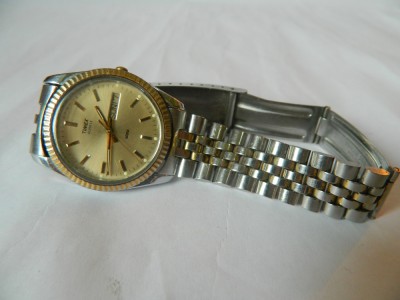 Ceas barbatesc clasic TIMEX cu data , cadran auriu foto