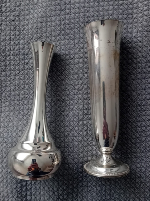 Doua vaze argintate