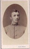 Fotografie tip CDV - perioada interbelica, reprezentand un barbat in haina militara