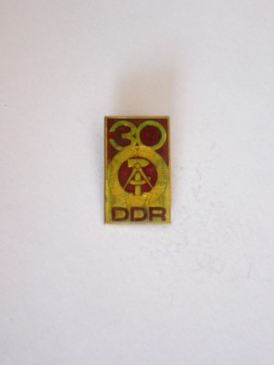 QW9 N4 4 - insigna - comunism - Germania Democrata - DDR foto