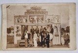 TRUPA UNUI CIRC AMBULANT , IN FATA UNUI PAVILION &#039; GRAND PAVILION FANTASTIC &#039; , FOTOGRAFIE TIP CARTE POSTALA , INTERBELICA