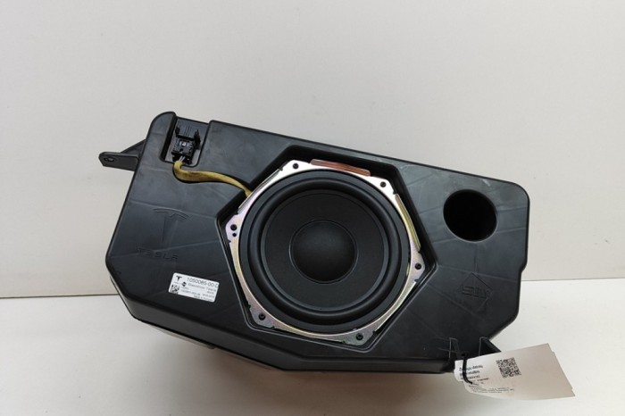 Subwoofer TESLA MODEL X 2016 OEM: 1050085-00-D | 23074162