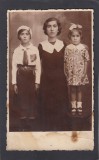 Fotografie format carte postala - Mama cu fiicele ei in studio Uniforma Strajera 1932 - studio foto Maza Bucuresti
