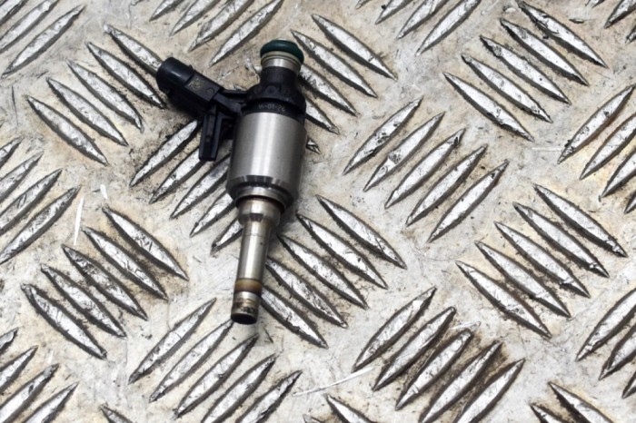 Injector de combustibil VW GOLF VII 5G1, BQ1, BE1, BE2 2016 OEM: 06L906036K,0261500244 | 14709060